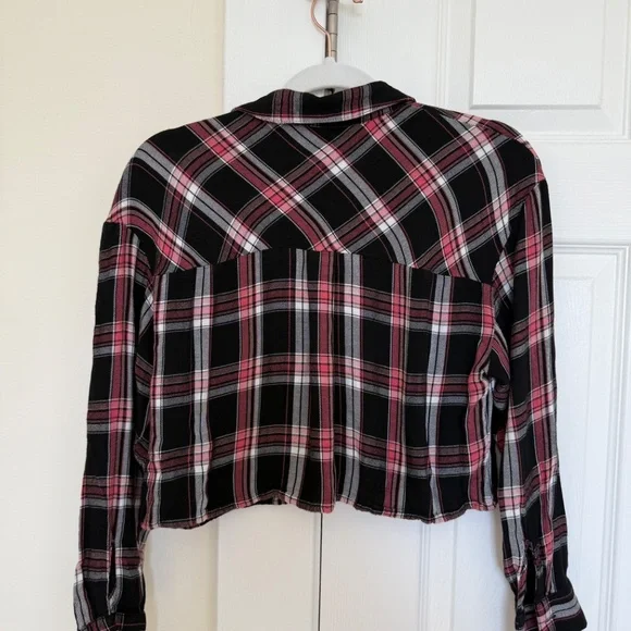 Forever 21 Cropped Plaid Shirt - Picture 3 of 3